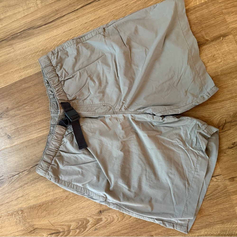 💥 2/$35 Columbia Men's Athletic Shorts in Light Taupe with Black Belt